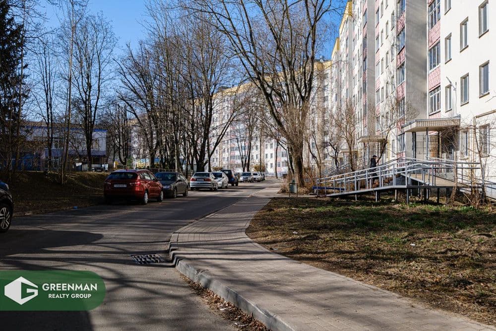Прекрасный вариант для тех, кто хочет жить рядом с парком и водоемом. 3 станции метро рядом. | Агентство недвижимости Greenman Realty Group
