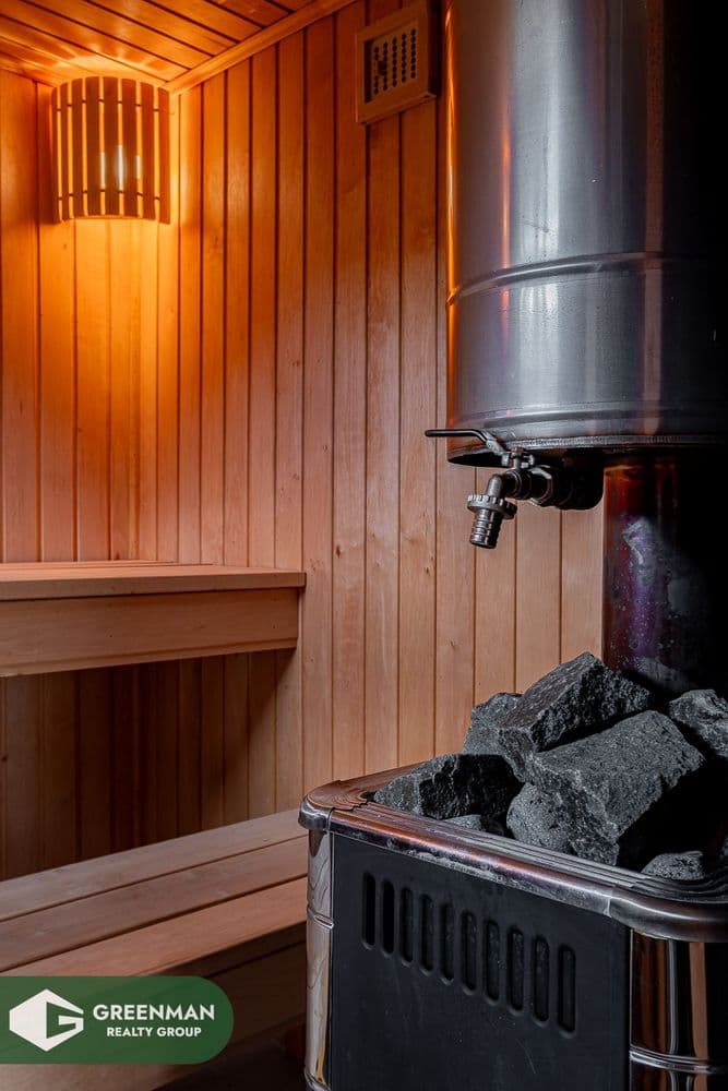Современная дача с двумя домиками, баней , собственным прудом и красивым участком. | Агентство недвижимости Greenman Realty Group