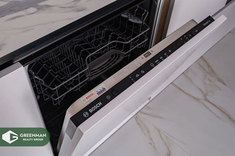 Продается 2-х комнатная квартира с дизайнерским ремонтом, Победителей,115. ЖК «Лазурит» | Агентство недвижимости Greenman Realty Group