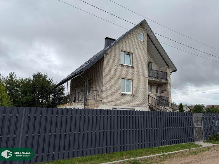 Продаётся большой трехэтажный дом с мебелью и техникой в городе Слуцке. | Агентство недвижимости Greenman Realty Group
