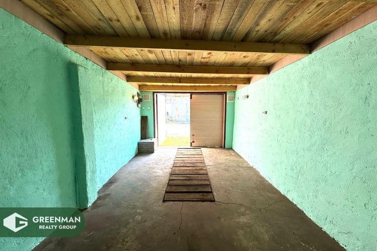 Чистый аккуратный гараж | Агентство недвижимости Greenman Realty Group