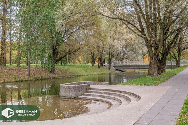Светлая двухкомнатная квартира в экологически чистом районе «Зеленый Луг». Ул. Седых 32 | Агентство недвижимости Greenman Realty Group